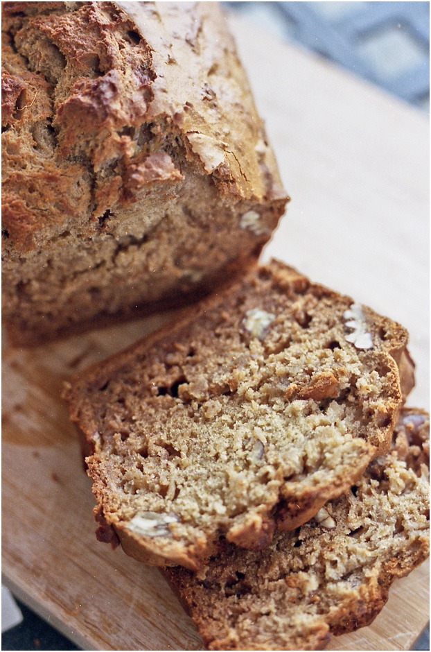 Banana Bread recipe with Dates and Walnut. Slices of bread.